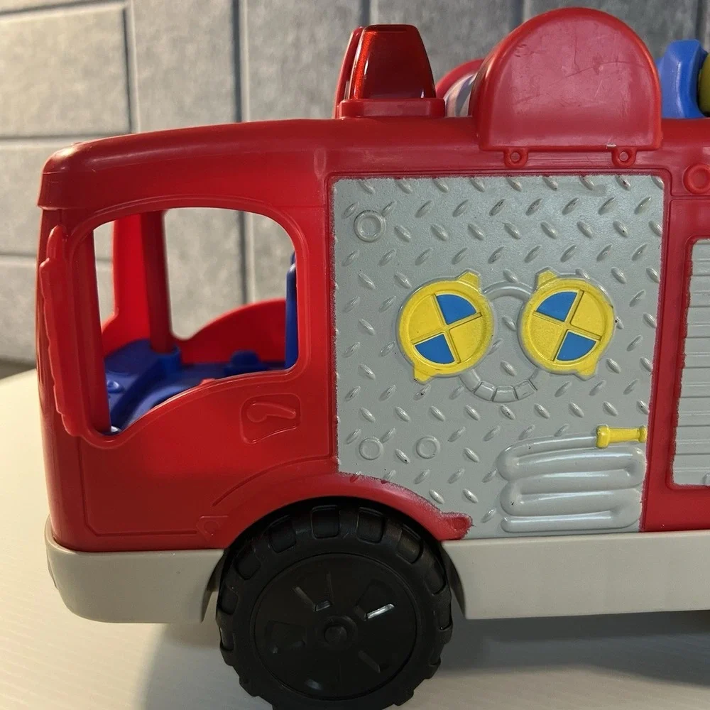 Fisher Price Little People Musical Red Fire Truck Lights & Sound 2 Firefighters